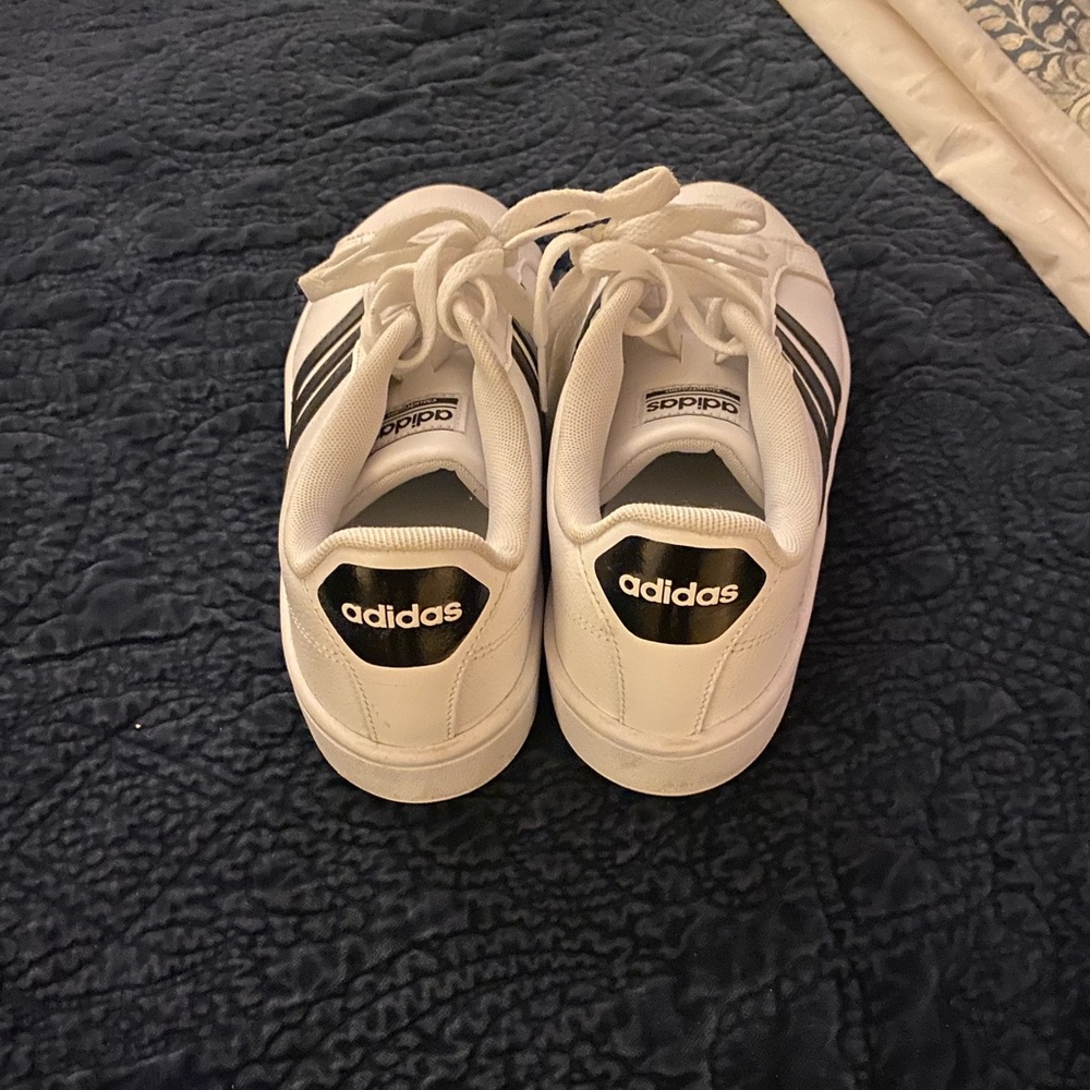 stan smith tennis shoes